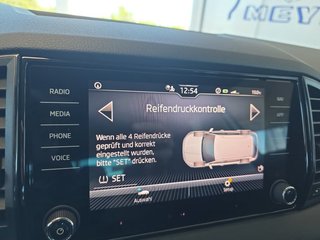 Skoda Karoq 1,5TSI DSG 4*J.Gar/aAHK/Kamera/Kessy/Winterp.  ** - bilder 36