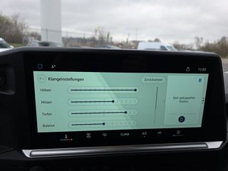 Volkswagen T7 2.0TDI DSG L2H1 Voll-LED/AHK/Kamera/Temp.  ** - bilder 31