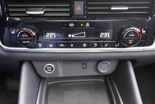 Nissan Qashqai 1,3 DIG-T Xtronic Pano/LED/Navi/Kamera/Keyless  ** - bilder 14