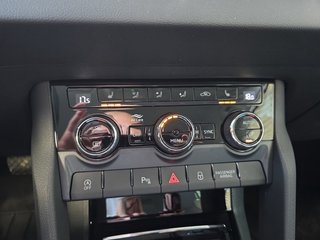 Skoda Karoq 1,5TSI DSG 4*J.Gar/aAHK/Kamera/Kessy/Winterp.  ** - bilder 19