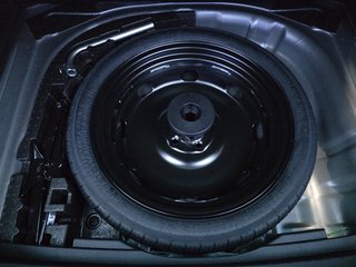 Skoda Karoq Sportline 1,5TSI DSG aAHK/Matrix/Kessy/Winterp.    ** - foto 15