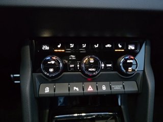 Skoda Karoq Sportline 1,5TSI DSG aAHK/Matrix/Kessy/Winterp.    ** - foto 24