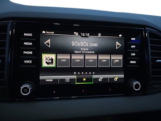 Skoda Karoq Sportline 1,5TSI DSG aAHK/Matrix/Kessy/Winterp.    ** - foto 25