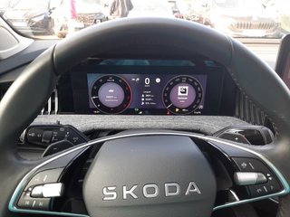 Skoda Superb Combi 2,0TDI DSG Navi/DCC/ACC/Kamera/Sitzhz.  ** - foto 14