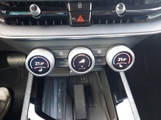 Skoda Superb Combi 2,0TDI DSG Navi/DCC/ACC/Kamera/Sitzhz.  ** - foto 21