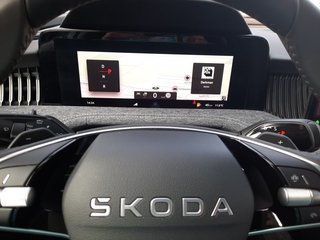 Skoda Superb Combi 2,0TDI DSG Navi/DCC/ACC/Kamera/Sitzhz.  ** - foto 23