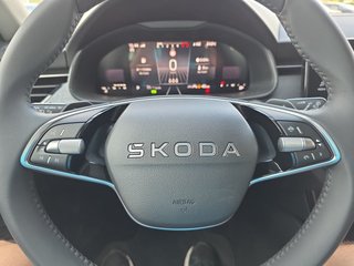 Skoda Kamiq Selection 1,0TSI DSG Kessy/Kamera/Temp/2-Z.Klimaaut.  ** - foto 15