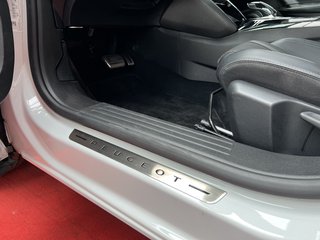 Peugeot 2008 GT FOCAL / LED / ACC / NAVI / Keyless / - foto 10
