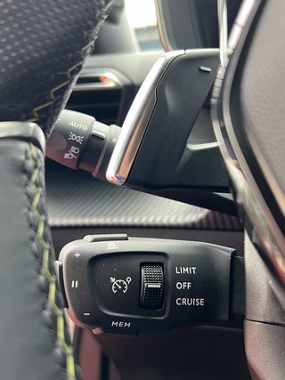 Peugeot 2008 GT FOCAL / LED / ACC / NAVI / Keyless / - foto 13