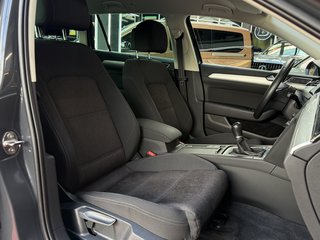 Volkswagen Passat Variant BlueMotion LED / PDC / ACC - bilder 23