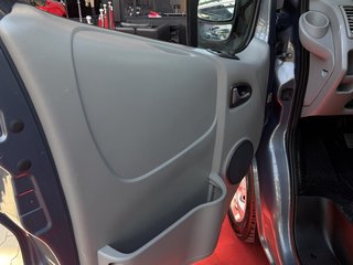 Renault Trafic Combi dCi 115 L2H1 KLIMA/NAVI/BT  2,9t verglast - foto 2