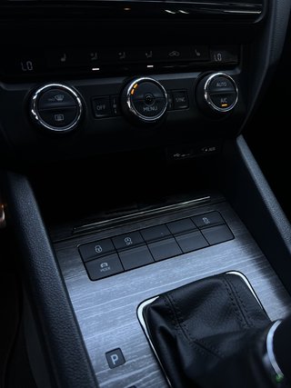 Skoda Octavia Combi Scout 4x4 XENON / PDC / LED / - foto 15