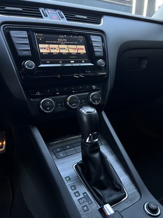 Skoda Octavia Combi Scout 4x4 XENON / PDC / LED / - foto 16