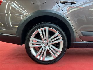 Skoda Octavia Combi Scout 4x4 XENON / PDC / LED / - foto 25