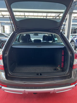 Skoda Octavia Combi Scout 4x4 XENON / PDC / LED / - foto 26
