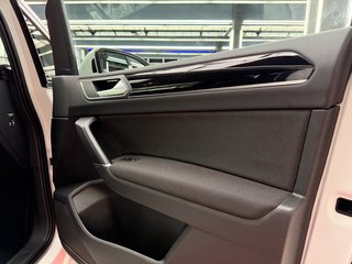 Volkswagen Touran 2.0 TDI SCR R-Line Highline BMT/DSG /NAVI/KAM/PDC - foto 12