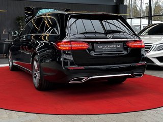 Mercedes-Benz E 400T-Modell AMG-LINE LED/4-MATIC/NAVI - photo 2