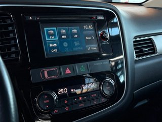 Mitsubishi Outlander Plus 2,2DI-D LED/TEMP/KAM/SHZ/ - foto 16