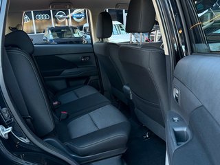 Mitsubishi Outlander Plus 2,2DI-D LED/TEMP/KAM/SHZ/ - foto 19