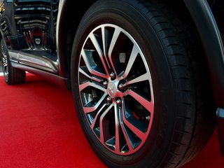 Mitsubishi Outlander Plus 2,2DI-D LED/TEMP/KAM/SHZ/ - foto 21