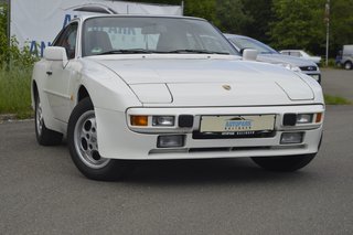 Porsche 944