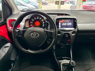 Toyota AYGO 1,0 x-play Team D CarPlay Kamera Bluetooth - foto 11