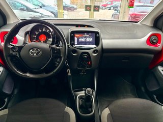 Toyota AYGO 1,0 x-play Team D CarPlay Kamera Bluetooth - foto 10