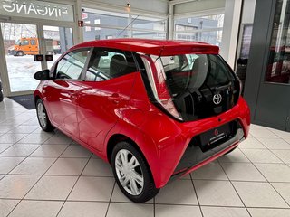 Toyota AYGO x-play touch Kamera USB ALU Bluetooth Klim - foto 5