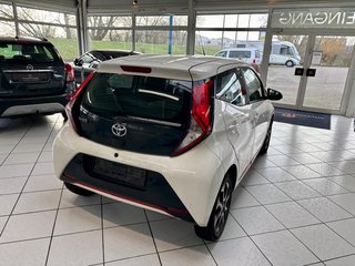 Toyota AYGO x-play Team D Andr/CarPl Kamera Klima Alu - photo 3