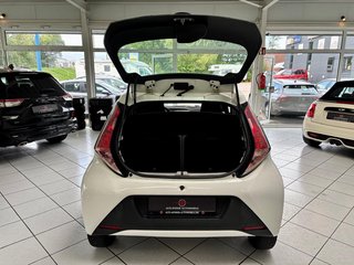 Toyota AYGO 1,0 x-play USB Bluetooth BC Klima ZV - foto 7