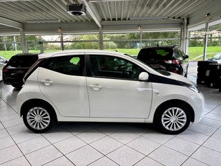 Toyota AYGO 1,0 x-play USB Bluetooth BC Klima ZV - foto 9