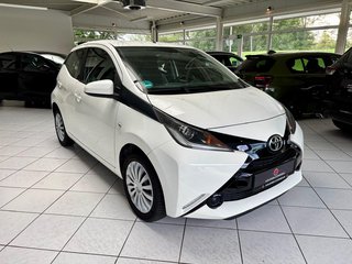 Toyota AYGO 1,0 x-play USB Bluetooth BC Klima ZV - foto 3