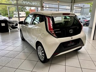 Toyota AYGO 1,0 x-play USB Bluetooth BC Klima ZV - foto 5