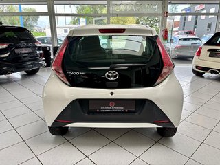 Toyota AYGO 1,0 x-play USB Bluetooth BC Klima ZV - foto 6