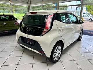 Toyota AYGO 1,0 x-play USB Bluetooth BC Klima ZV - foto 8