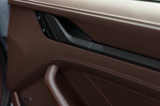 Porsche 992 Carrera 4 GTS Cabrio 1. Hand - photo 17