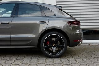Porsche Macan Turbo Panorama-Glasdach - bilder 23