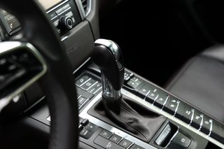 Porsche Macan Turbo Panorama-Glasdach - bilder 10