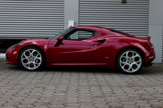 Alfa Romeo 4C 1750 TBi - photo 2