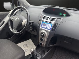 Toyota Yaris Sol~KLIMA~NAVI~ALLWETTERREIFEN~el. FH~el. Asp~Bluetth.~INSP. NEU BATTERIE NEU+TÜV bis 08.2026 - bilder 8