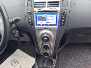 Toyota Yaris Sol~KLIMA~NAVI~ALLWETTERREIFEN~el. FH~el. Asp~Bluetth.~INSP. NEU BATTERIE NEU+TÜV bis 08.2026 - bilder 10