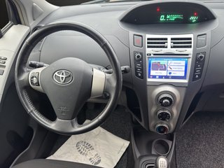 Toyota Yaris Sol~KLIMA~NAVI~ALLWETTERREIFEN~el. FH~el. Asp~Bluetth.~INSP. NEU BATTERIE NEU+TÜV bis 08.2026 - bilder 11