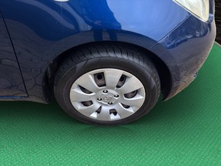 Toyota Yaris Sol~KLIMA~NAVI~ALLWETTERREIFEN~el. FH~el. Asp~Bluetth.~INSP. NEU BATTERIE NEU+TÜV bis 08.2026 - bilder 12