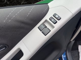 Toyota Yaris Sol~KLIMA~NAVI~ALLWETTERREIFEN~el. FH~el. Asp~Bluetth.~INSP. NEU BATTERIE NEU+TÜV bis 08.2026 - bilder 14