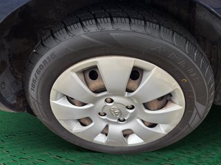 Toyota Yaris Sol~KLIMA~NAVI~ALLWETTERREIFEN~el. FH~el. Asp~Bluetth.~INSP. NEU BATTERIE NEU+TÜV bis 08.2026 - bilder 16