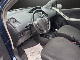 Toyota Yaris Sol~KLIMA~NAVI~ALLWETTERREIFEN~el. FH~el. Asp~Bluetth.~INSP. NEU BATTERIE NEU+TÜV bis 08.2026 - bilder 4