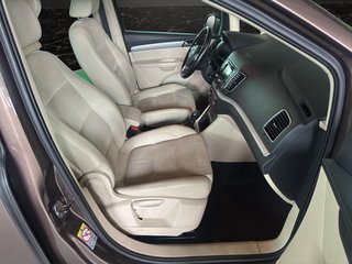 Volkswagen Sharan Highline BMT~AUTOMATIK~7 SITZER~PANO~SHZ~el. SCHIEBETÜREN~KURVENLICHT~AHK~KLIMAAUTOM.~XENON~NAVI~TEMPO~ALCANTARA~ingrierte KINDERSITZE~ ZAHNRIEMEN / INSPEKTION / BREMSEN / REIFEN vor 10.000 tkm erneuert. - bilder 8