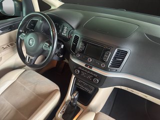 Volkswagen Sharan Highline BMT~AUTOMATIK~7 SITZER~PANO~SHZ~el. SCHIEBETÜREN~KURVENLICHT~AHK~KLIMAAUTOM.~XENON~NAVI~TEMPO~ALCANTARA~ingrierte KINDERSITZE~ ZAHNRIEMEN / INSPEKTION / BREMSEN / REIFEN vor 10.000 tkm erneuert. - bilder 9