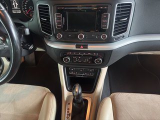 Volkswagen Sharan Highline BMT~AUTOMATIK~7 SITZER~PANO~SHZ~el. SCHIEBETÜREN~KURVENLICHT~AHK~KLIMAAUTOM.~XENON~NAVI~TEMPO~ALCANTARA~ingrierte KINDERSITZE~ ZAHNRIEMEN / INSPEKTION / BREMSEN / REIFEN vor 10.000 tkm erneuert. - bilder 14
