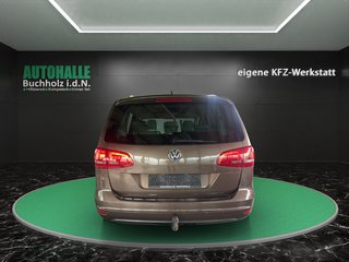 Volkswagen Sharan Highline BMT~AUTOMATIK~7 SITZER~PANO~SHZ~el. SCHIEBETÜREN~KURVENLICHT~AHK~KLIMAAUTOM.~XENON~NAVI~TEMPO~ALCANTARA~ingrierte KINDERSITZE~ ZAHNRIEMEN / INSPEKTION / BREMSEN / REIFEN vor 10.000 tkm erneuert. - bilder 1
